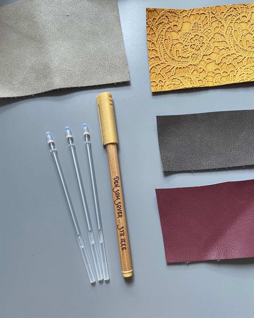 Silver pen - Marking span with silver ink for artificial leather, leather and vinyl