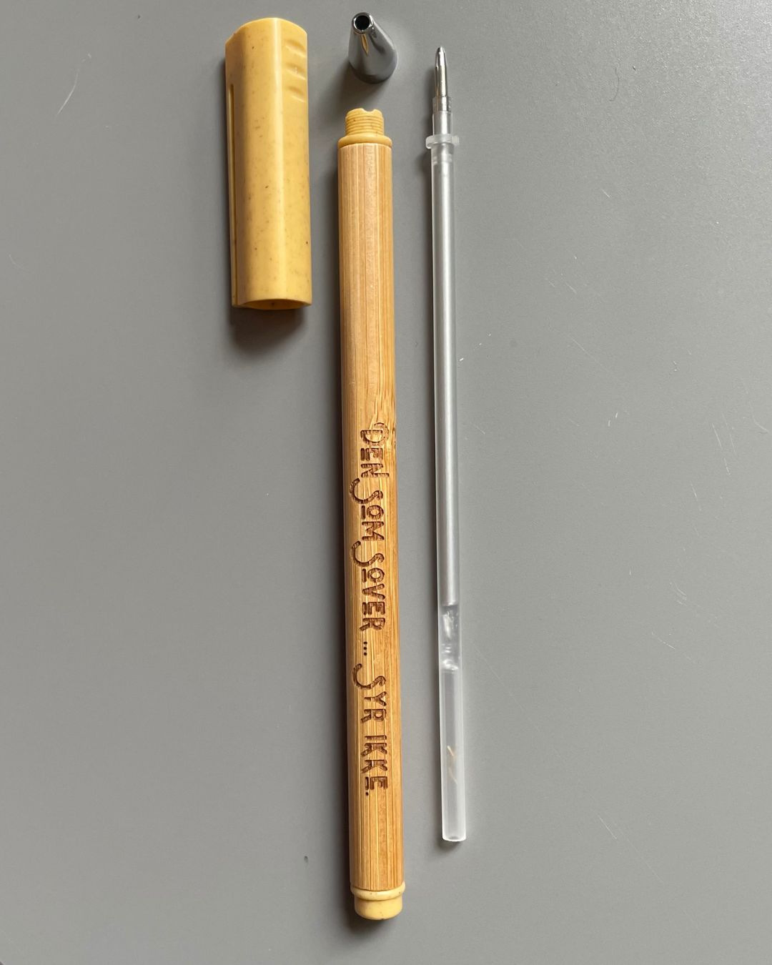 Silver pen Marking span with silver ink for artificial leather