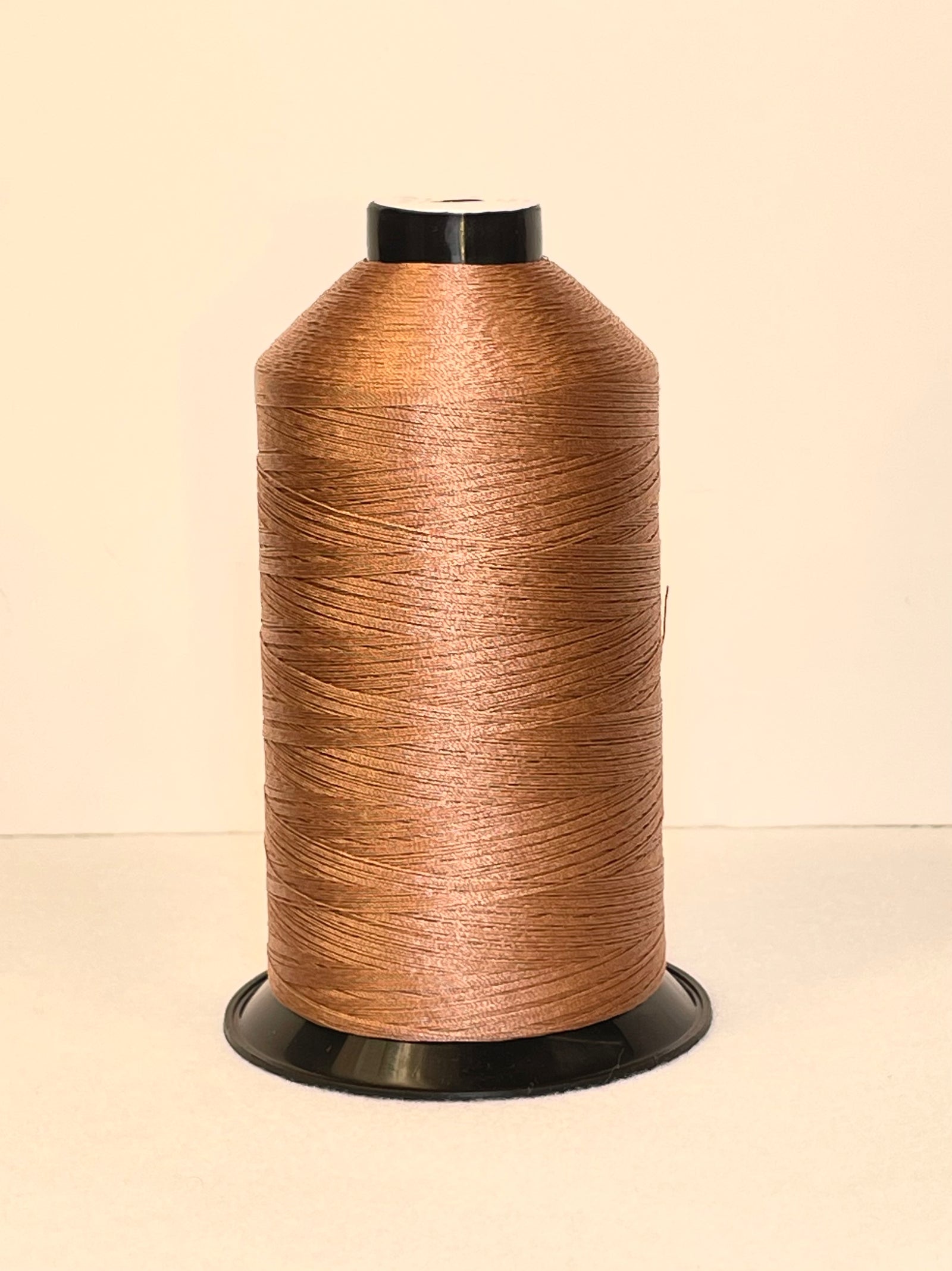 Ensfarget tråd tex 70