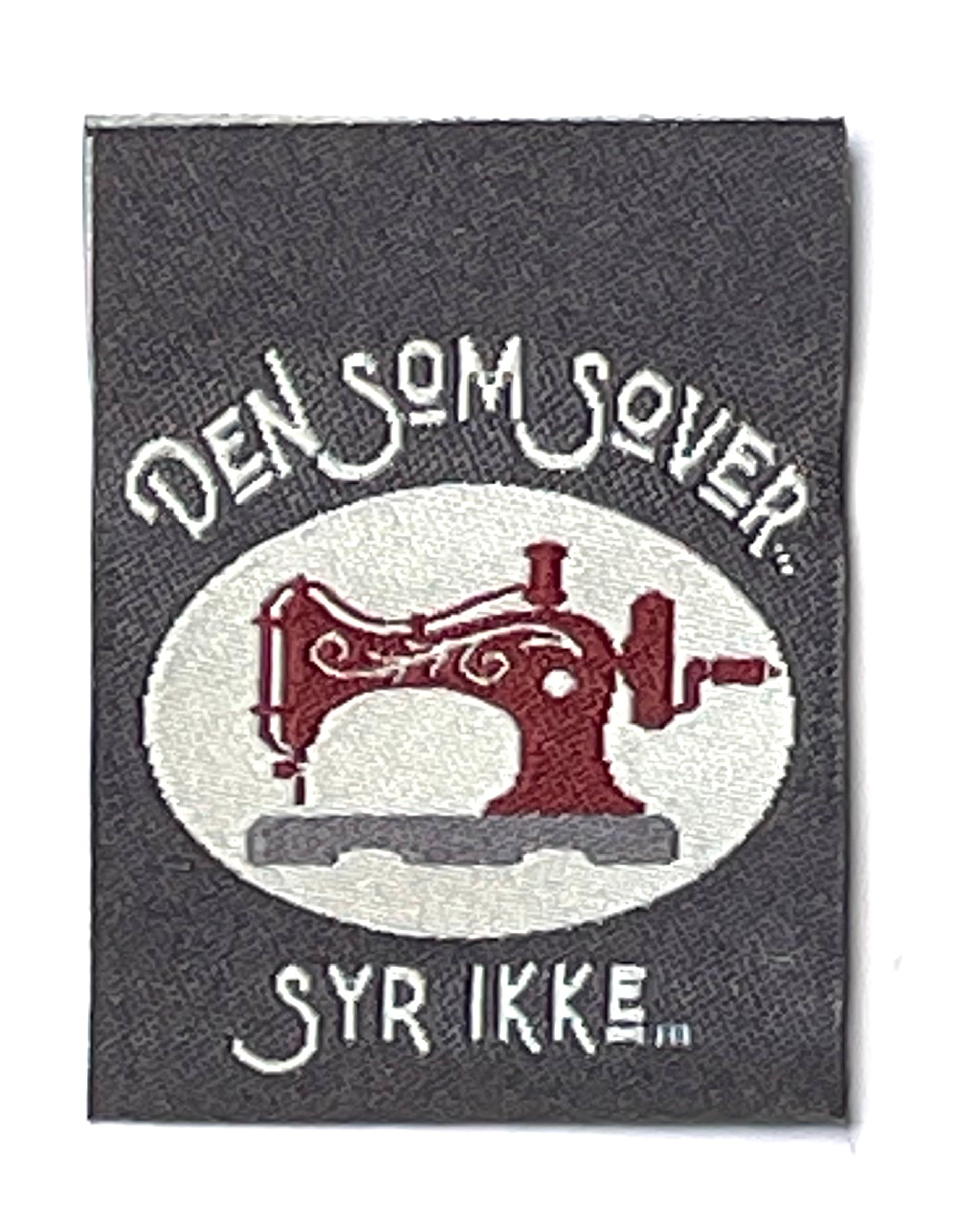 August-lapper 2025 - Den som sover ...syr ikke
